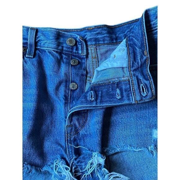 Levi's Women's Denim Cut off Shorts. Distressed. Button Fly. Size 29.Boho.summer - Picture 3 of 6